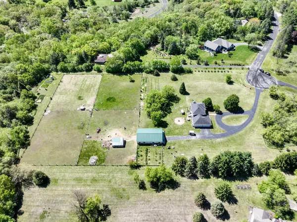 W339S5350 Prairie View Dr,  Genesee,  WI 53153