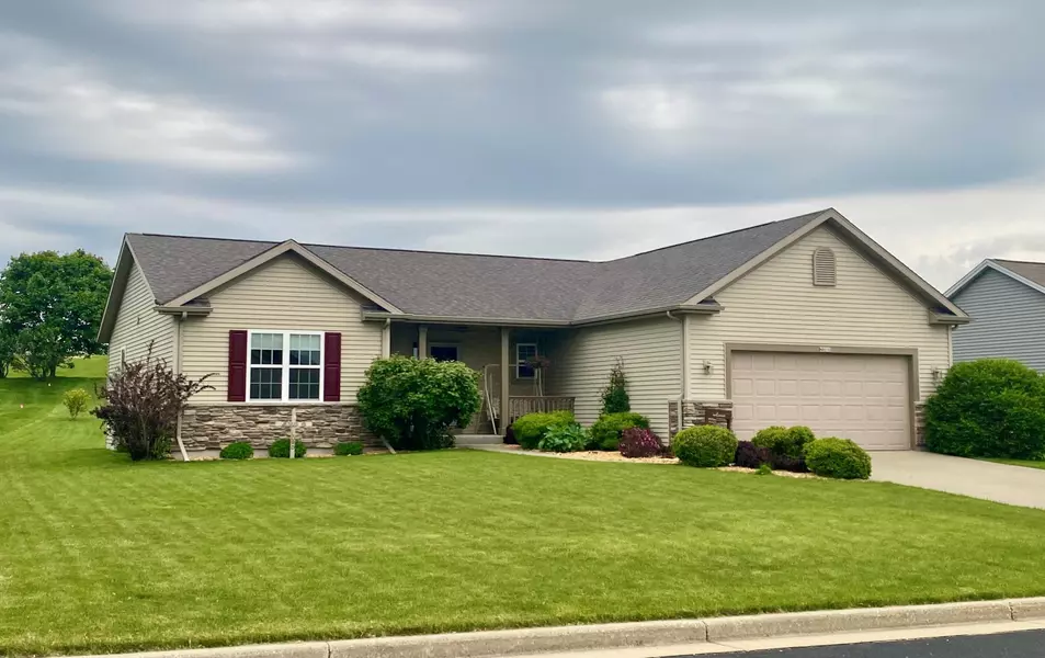 N8213 Woody Ln, Ixonia, WI 53036