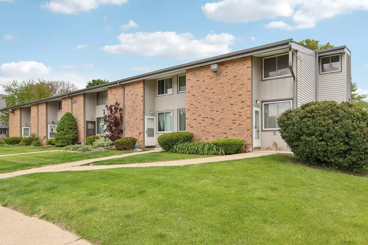 Waukesha, WI 53189,1518 Big Bend Rd Unit H