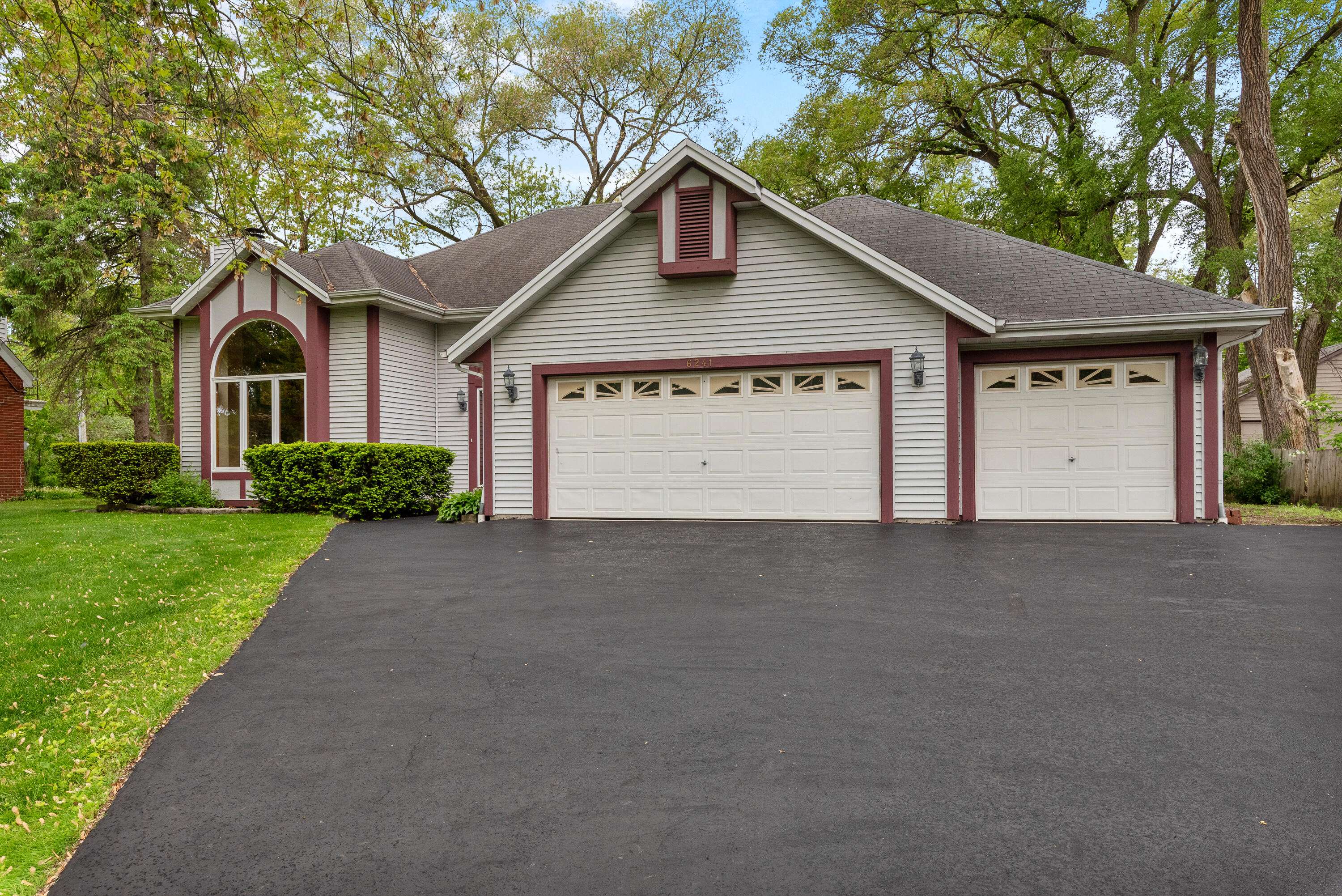 6241 N 118th St, Milwaukee, WI 53225