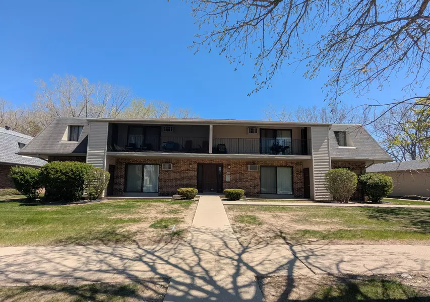 7940 N 94th St Unit F, Milwaukee, WI 53224