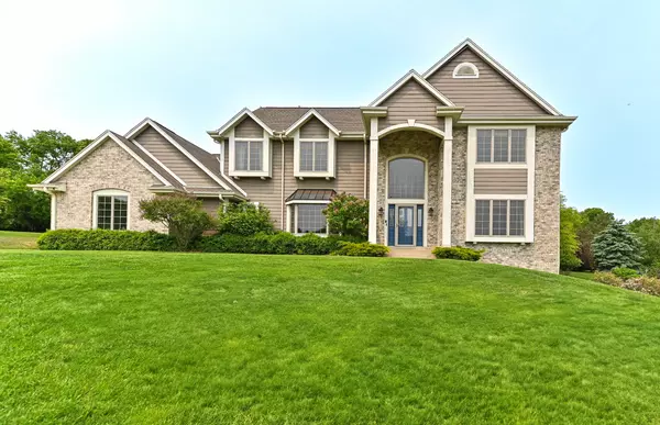 W292N4163 Prairie Wind Cir S, Delafield, WI 53072
