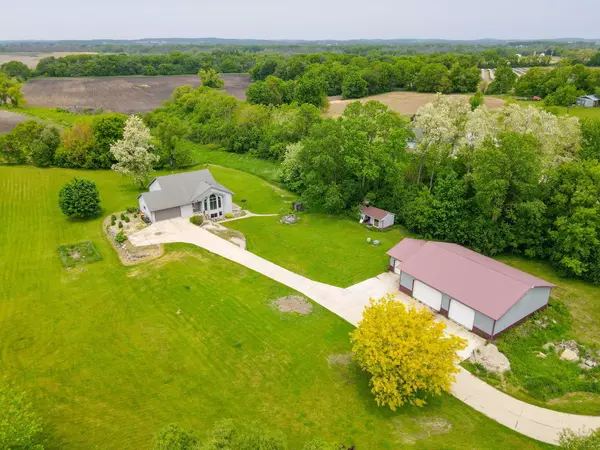 N1155 Old 26 Rd, Koshkonong, WI 53538
