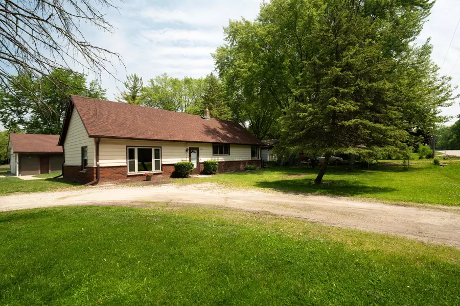 28248 N Lake Dr, Waterford, WI 53185