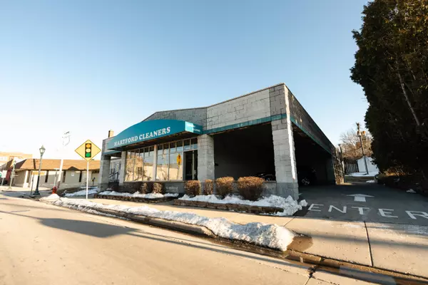 107 W Sumner St, Hartford, WI 53027