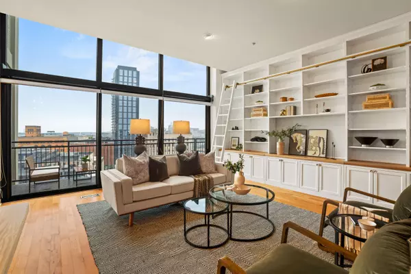 320 E Buffalo St Unit 811, Milwaukee, WI 53202