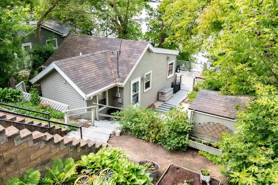 N4945 Lake Dr, Hubbard, WI 53034