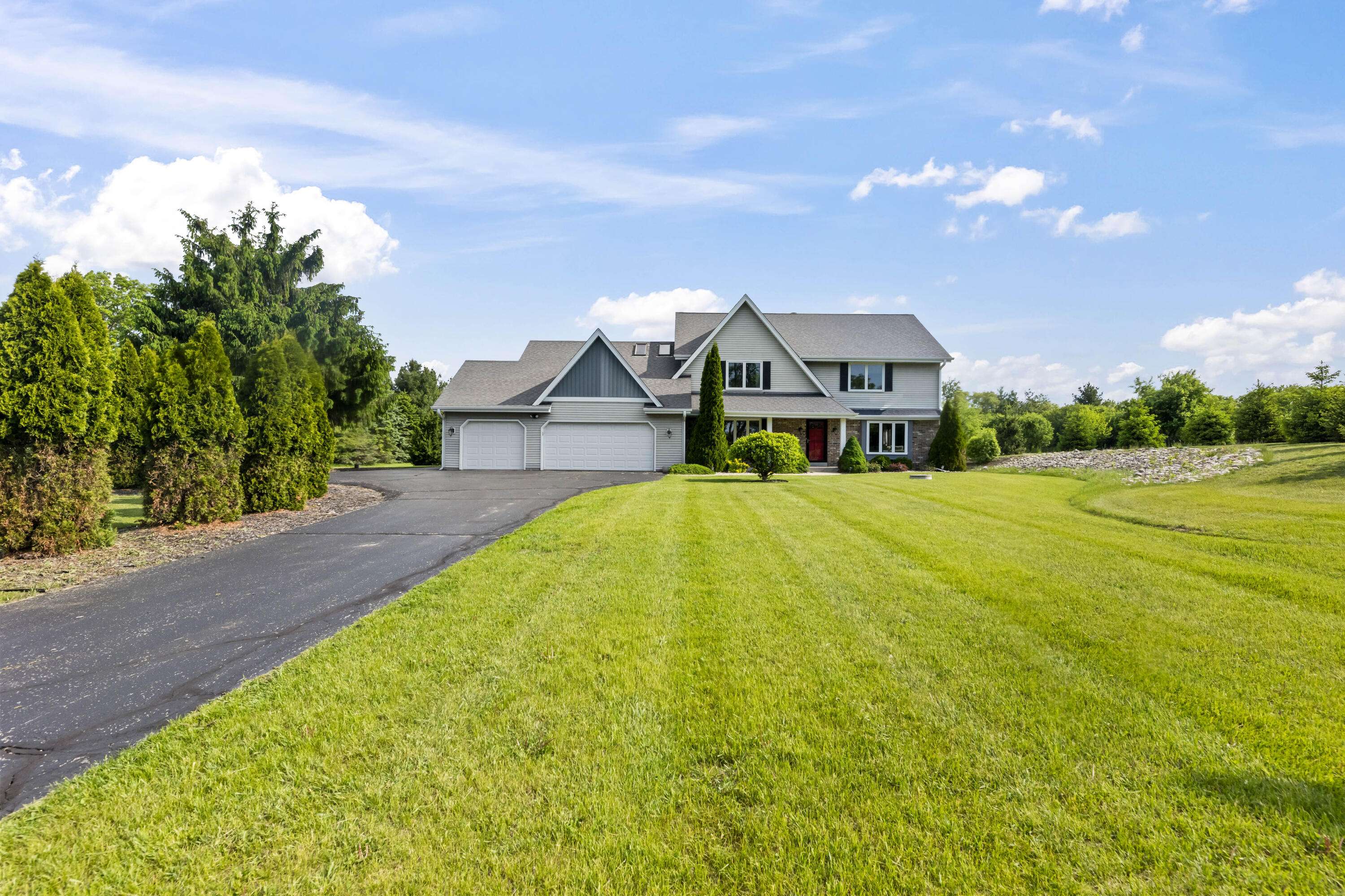 S38W32310 Green Briar Rd, Genesee, WI 53189