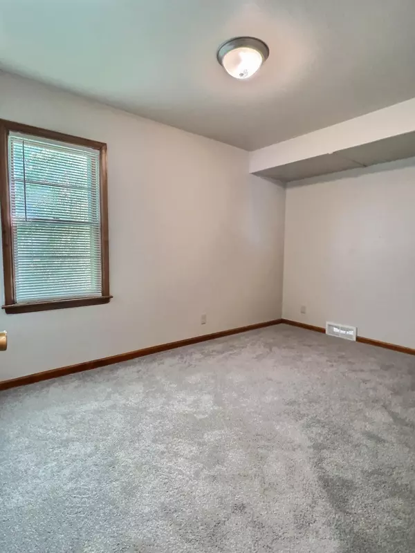 Milwaukee, WI 53209,4877 N 40th St