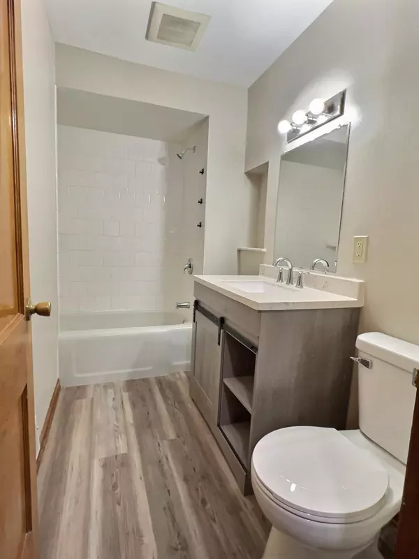 Milwaukee, WI 53209,4877 N 40th St