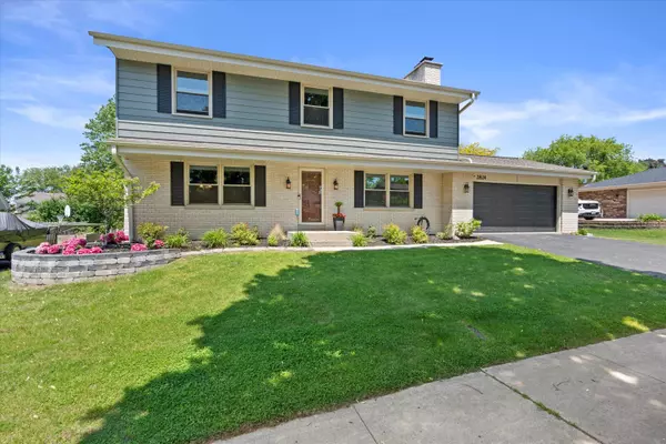 2824 Minot Ln, Waukesha, WI 53188