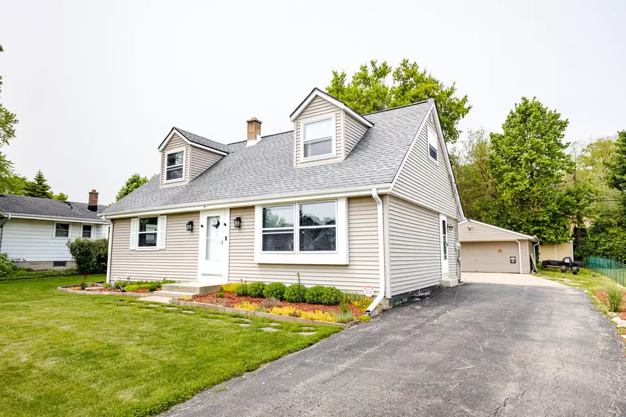 1185 Chester St, Brookfield, WI 53005