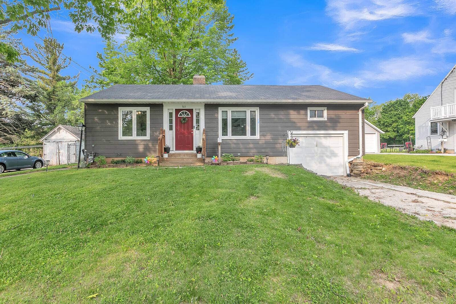 305 N State St, Chilton, WI 53014