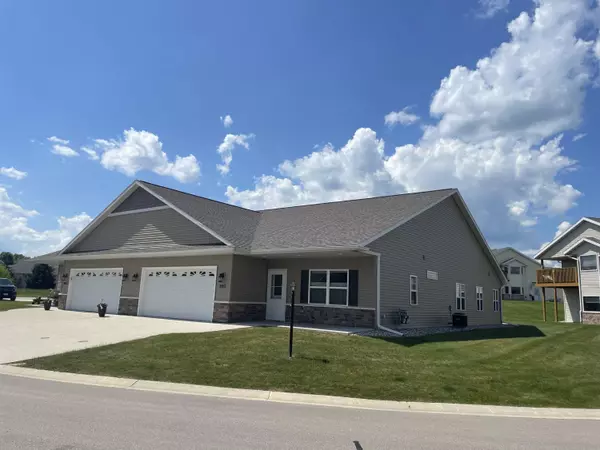 805 Prairie Gdns, Kewaskum, WI 53040