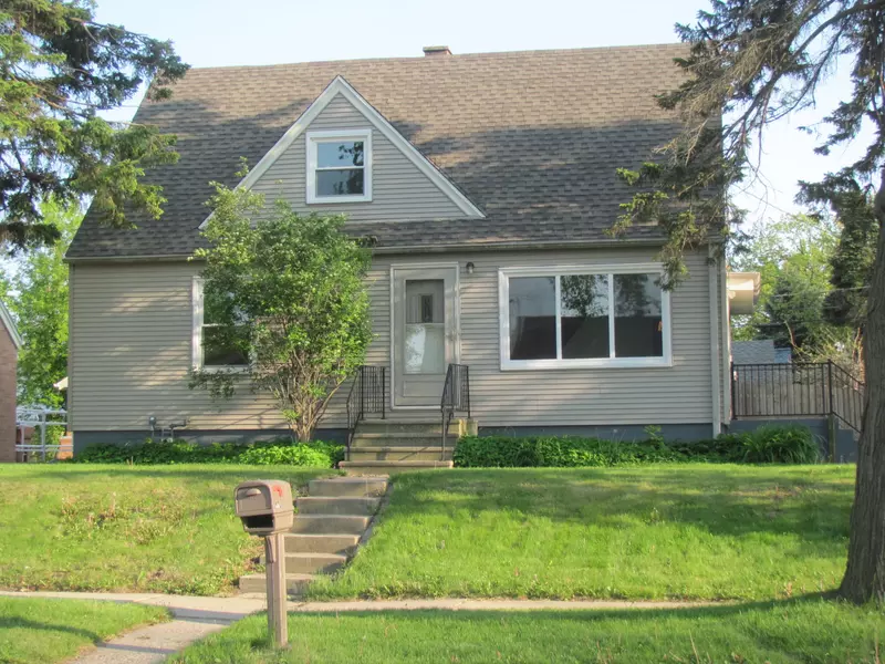 827 Columbia Ave, South Milwaukee, WI 53172