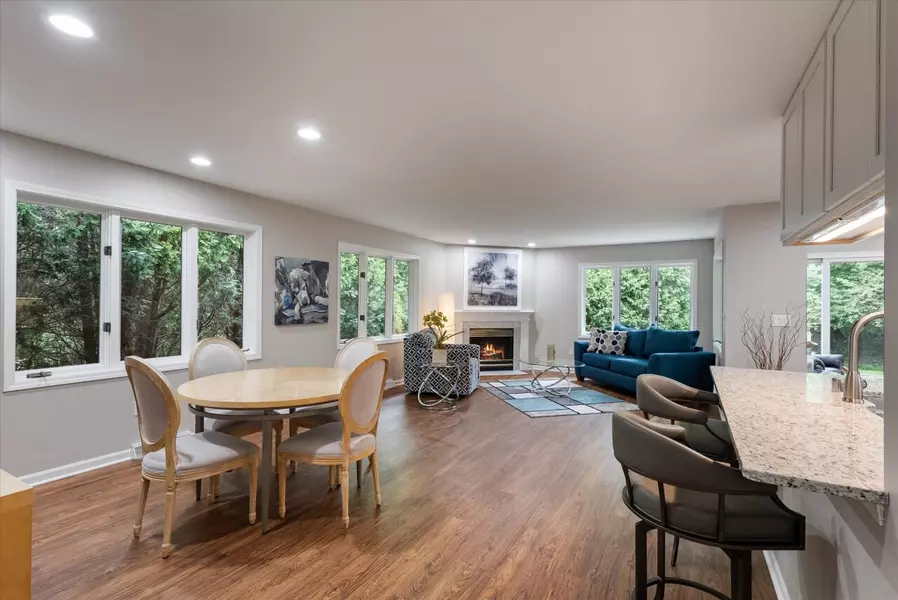 11010 N Mequon Square Dr, Mequon, WI 53092