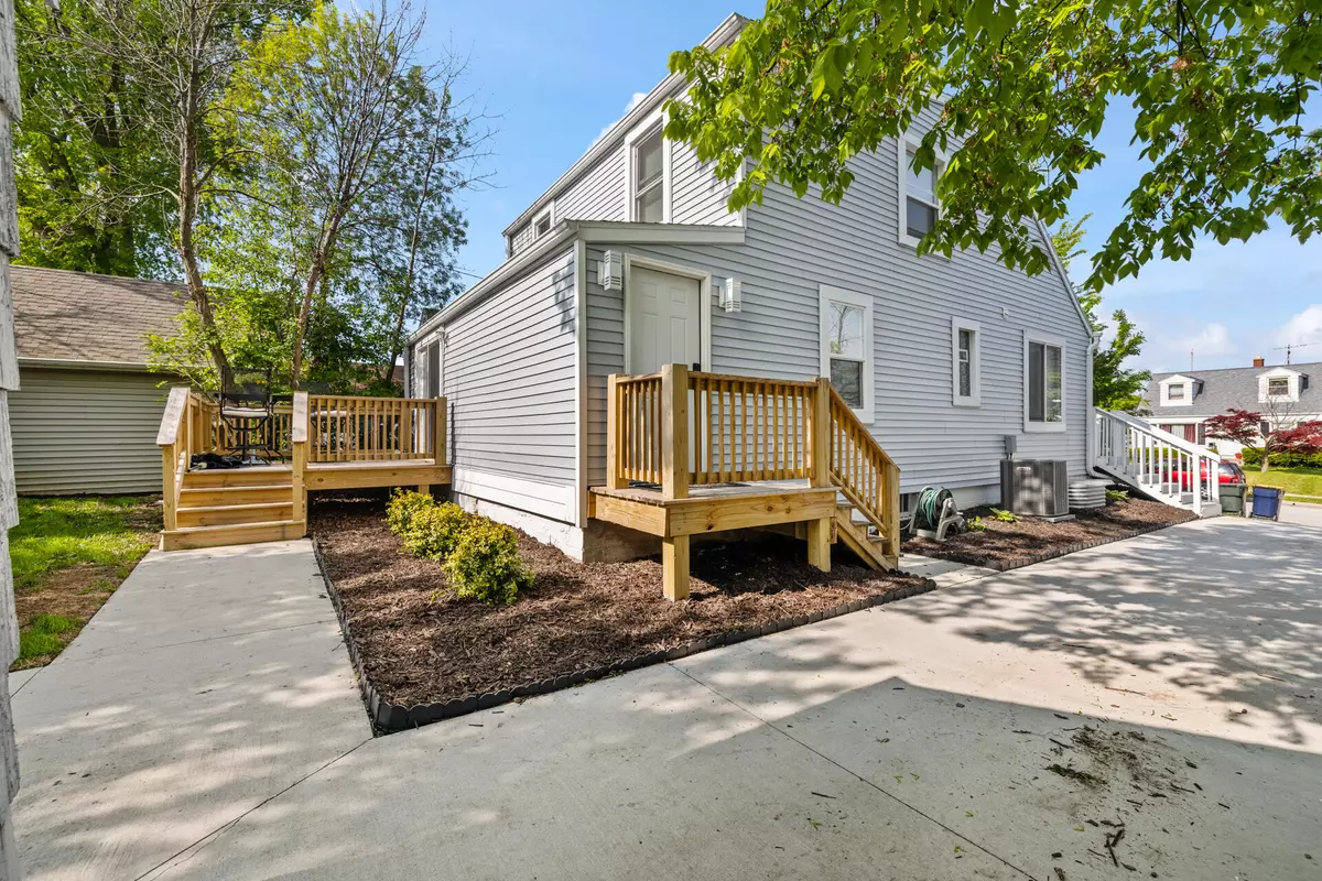 West Allis, WI 53214,1514 S 96th St