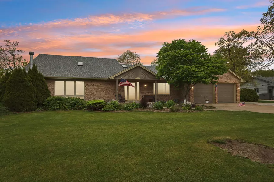 6042 Charles St, Caledonia, WI 53402