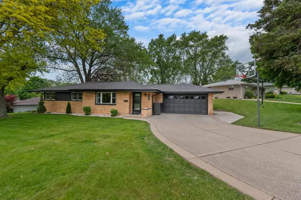 5329 Morningside Dr, Greendale, WI 53129