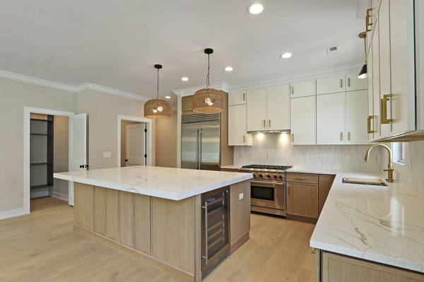 571 Mill St Unit 2, Fontana, WI 53125