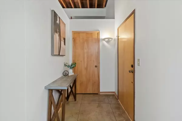 Milwaukee, WI 53202,771 N Water St Unit 25