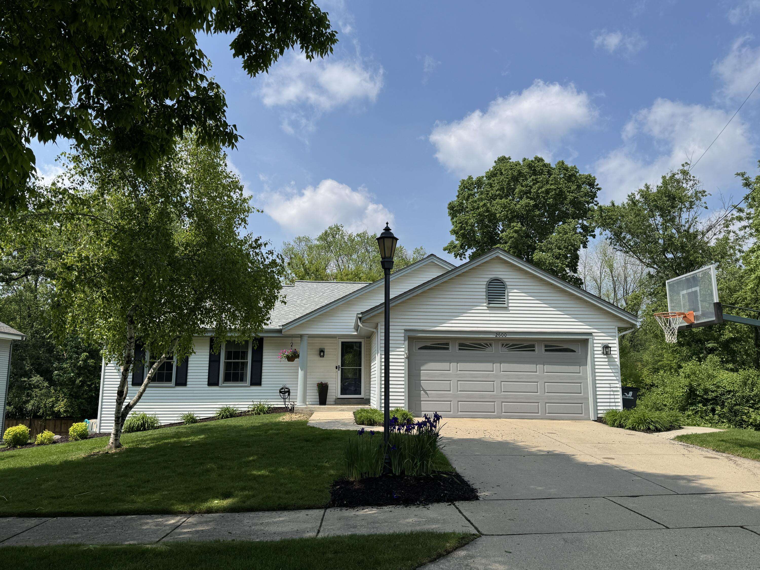 2600 Oakcrest Dr, Waukesha, WI 53188