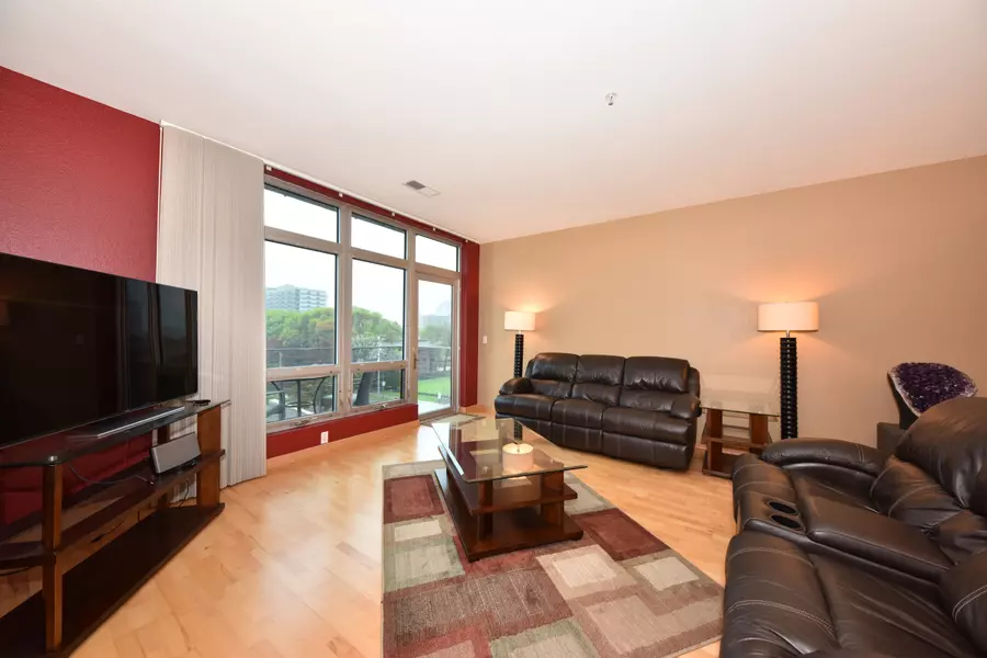 601 E Ogden Ave Unit 411, Milwaukee, WI 53202