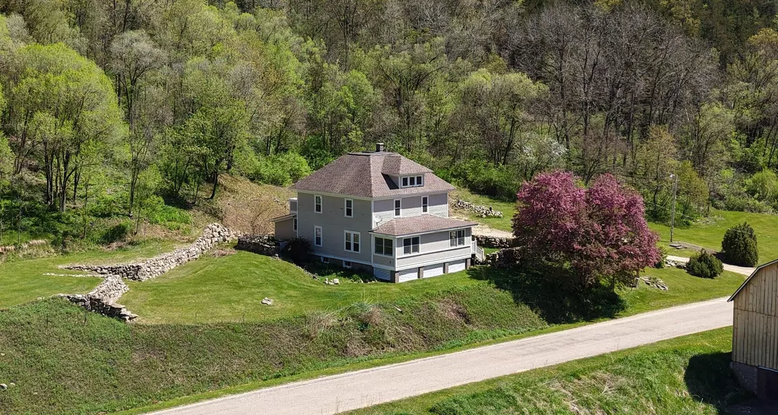 51888 Johnstown Rd, Utica, WI 54655