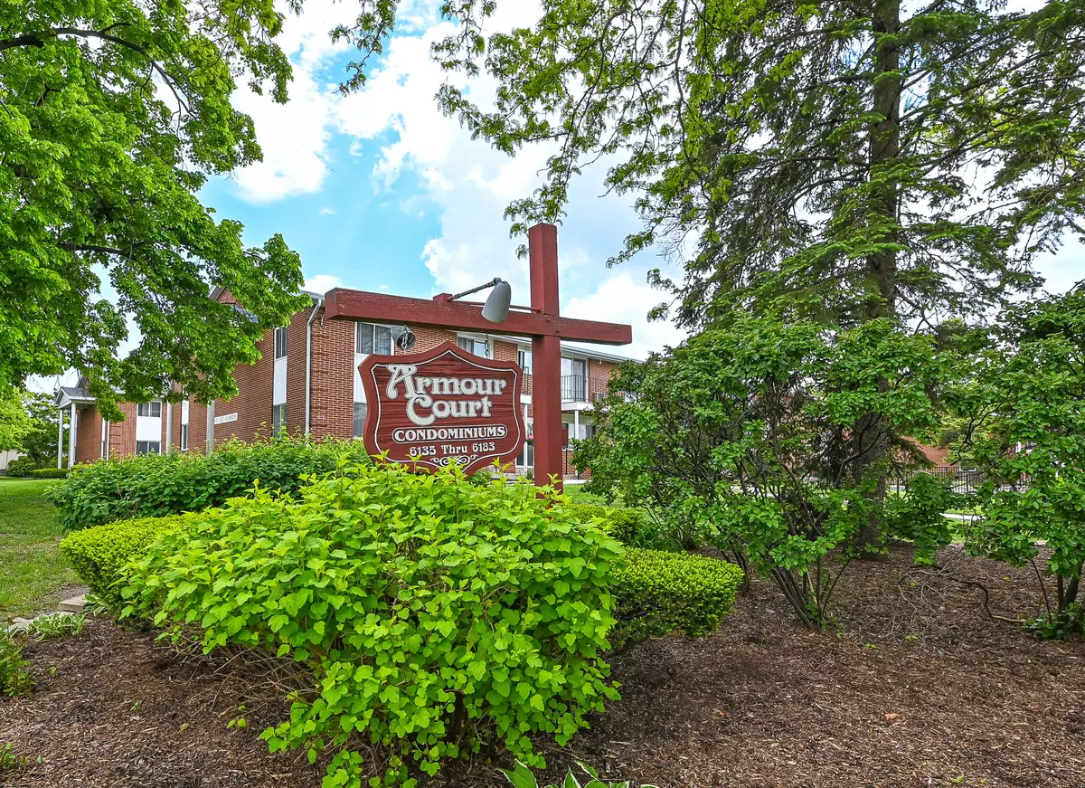 Greenfield, WI 53220,6143 W Howard Ave Unit 9