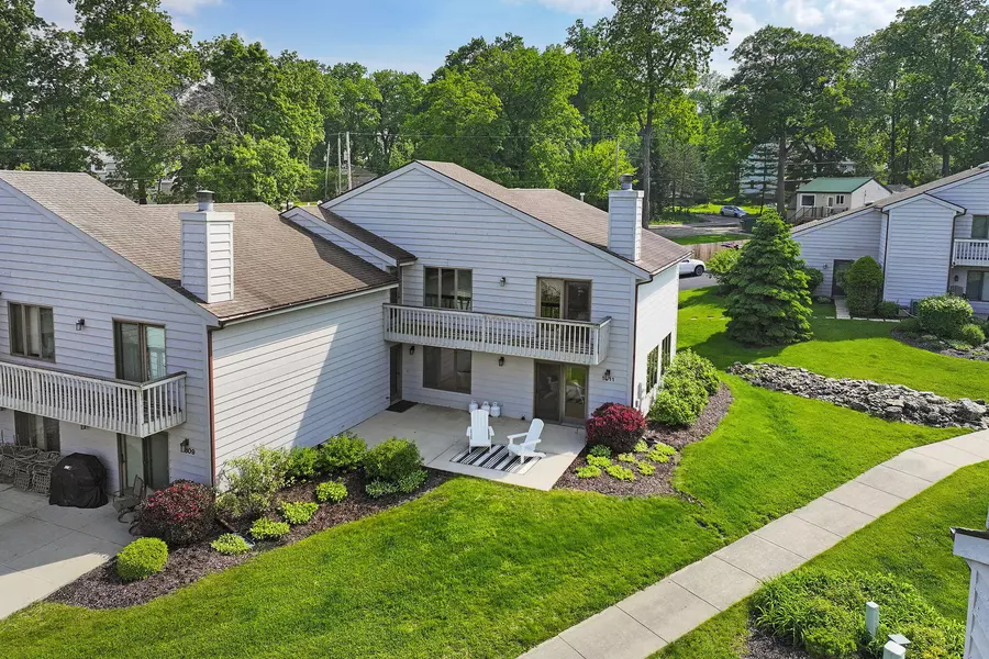 1611 Westbank Cir, Delavan, WI 53115