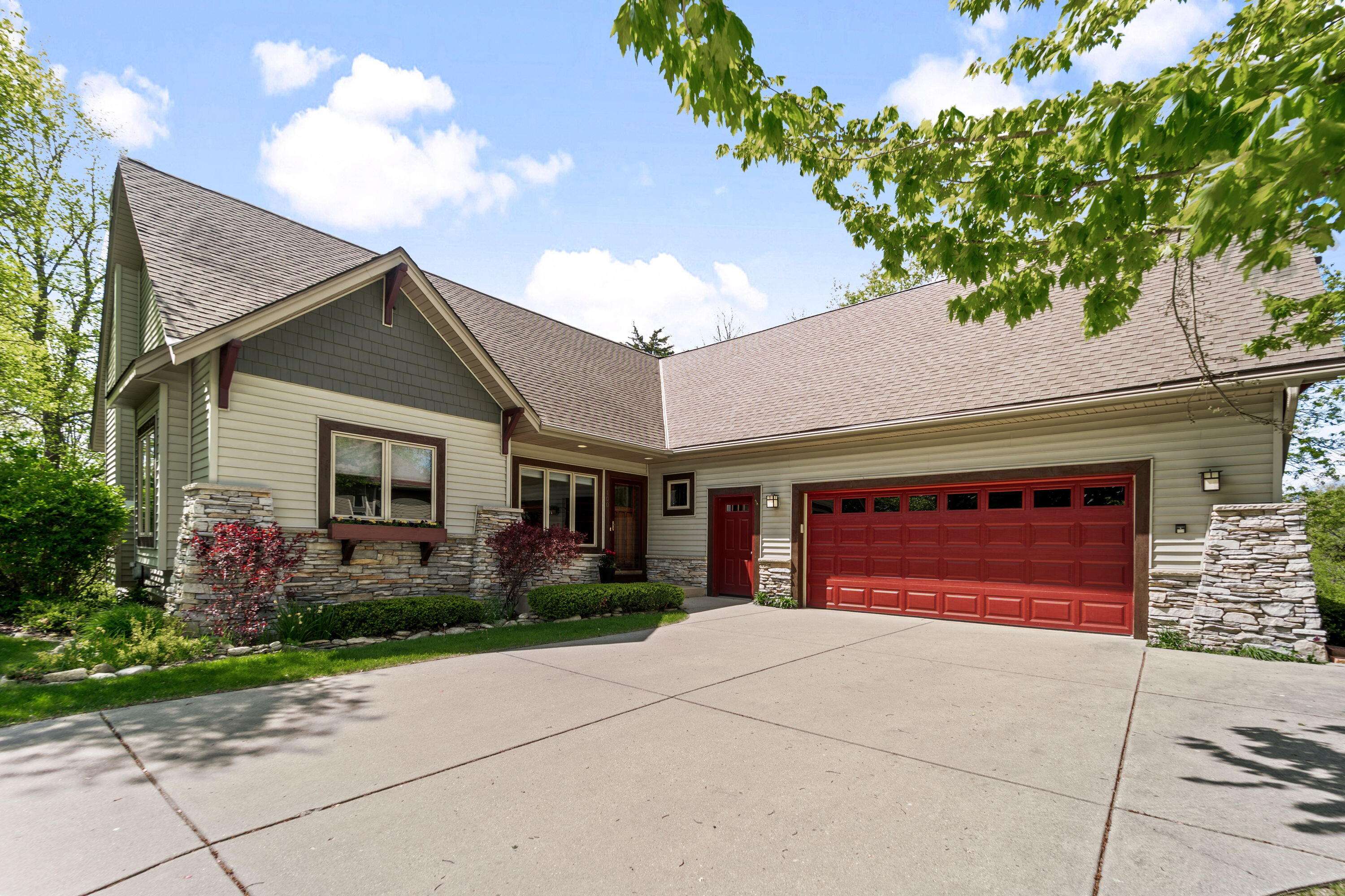 100 Accipiter Ct, Burlington, WI 53105