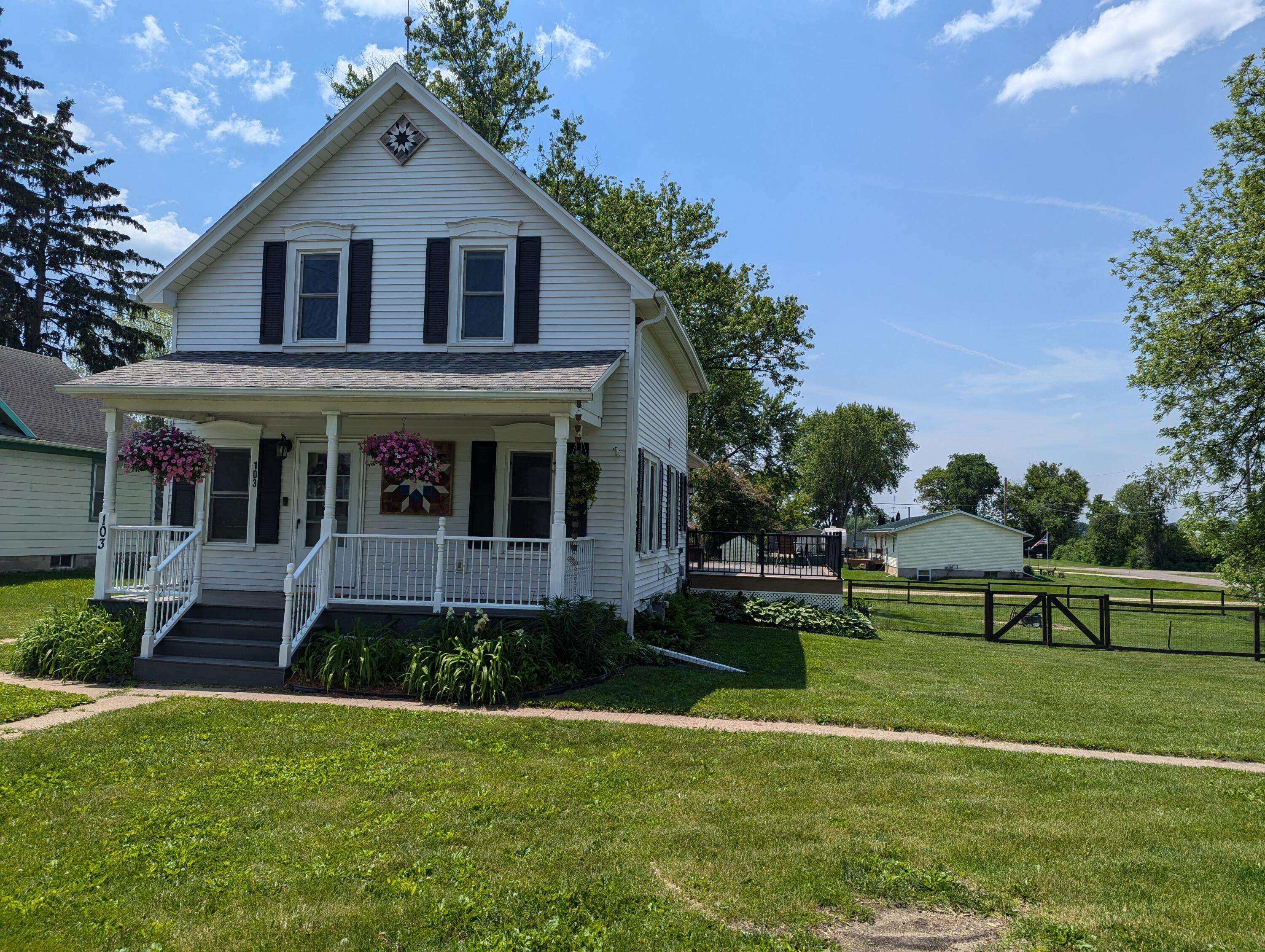 103 Oak St S, Rockland, WI 54653
