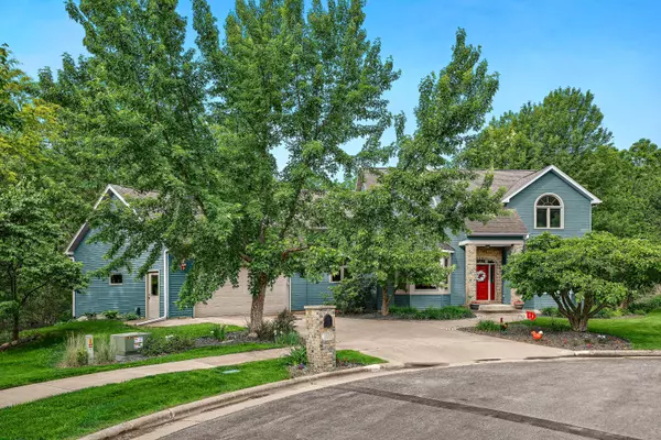 1838 Wood Run Pl, Onalaska, WI 54650