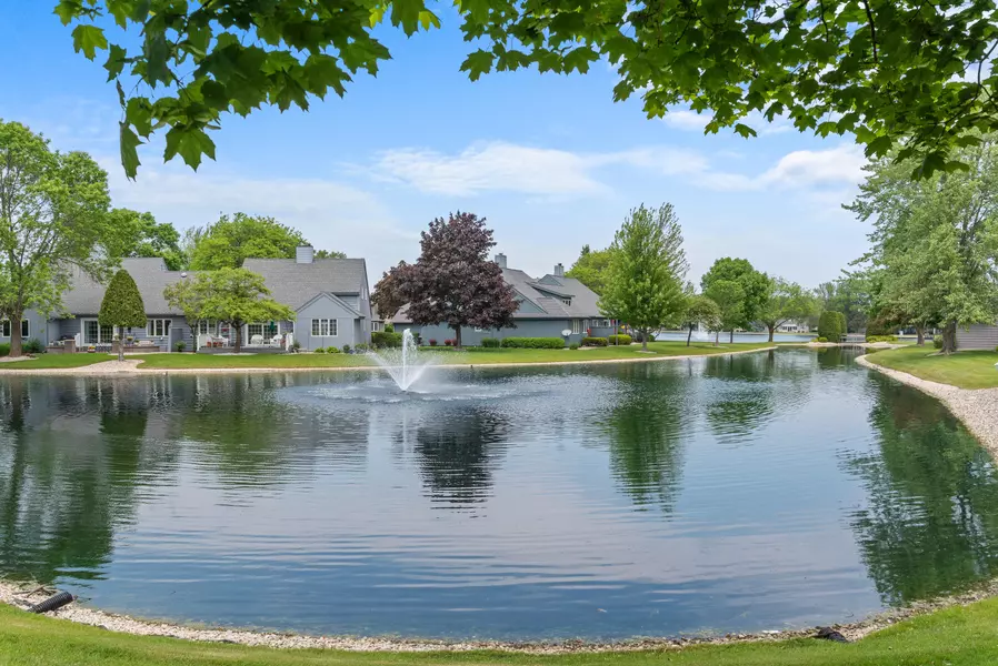 10109 N Gettysburg Ct, Mequon, WI 53092