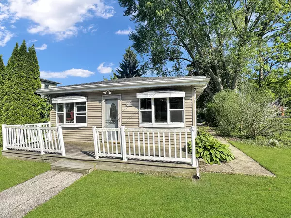 W346N5292 Elm Ave, Oconomowoc, WI 53069
