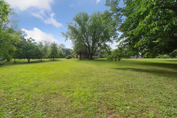 Lyons, WI 53105,2611 South Rd