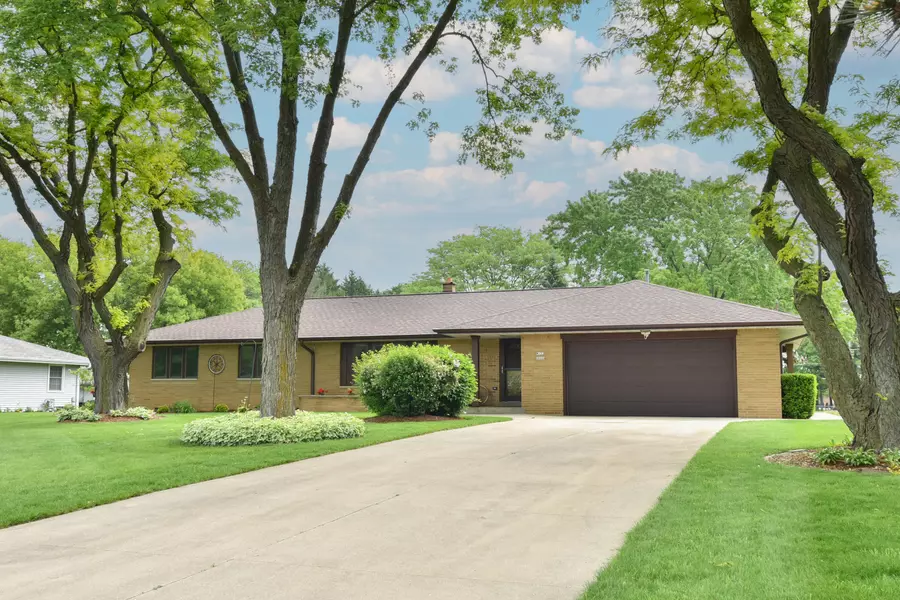 W153N9664 Neptune Dr, Germantown, WI 53022