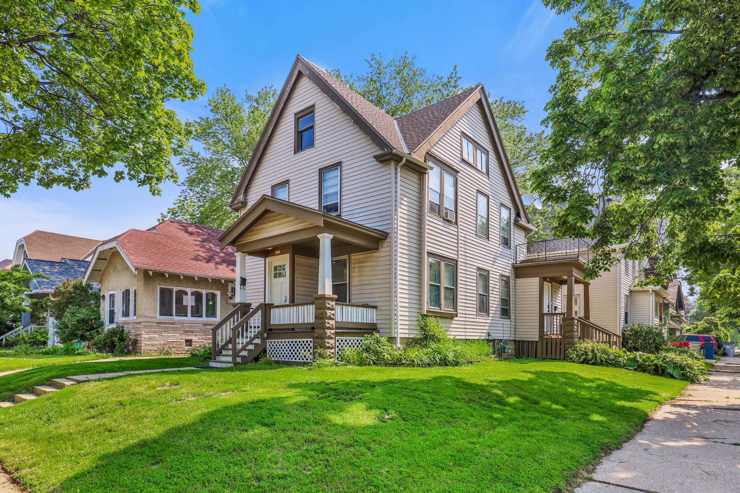 2202 N 55th St, Milwaukee, WI 53208