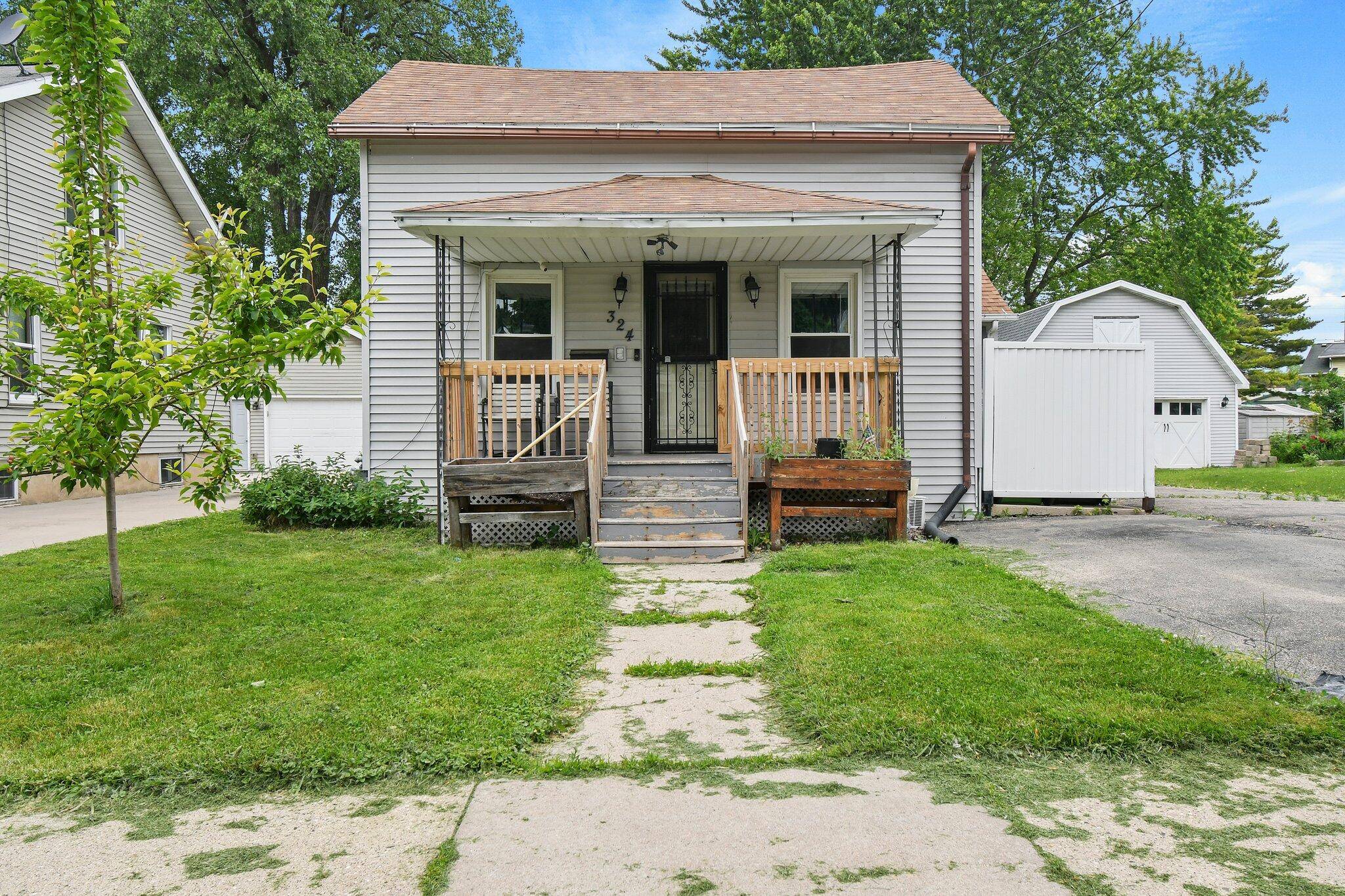 324 N Lincoln Ave, Beaver Dam, WI 53916