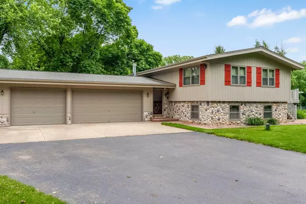 N9570 Sunset Dr, Troy, WI 53120