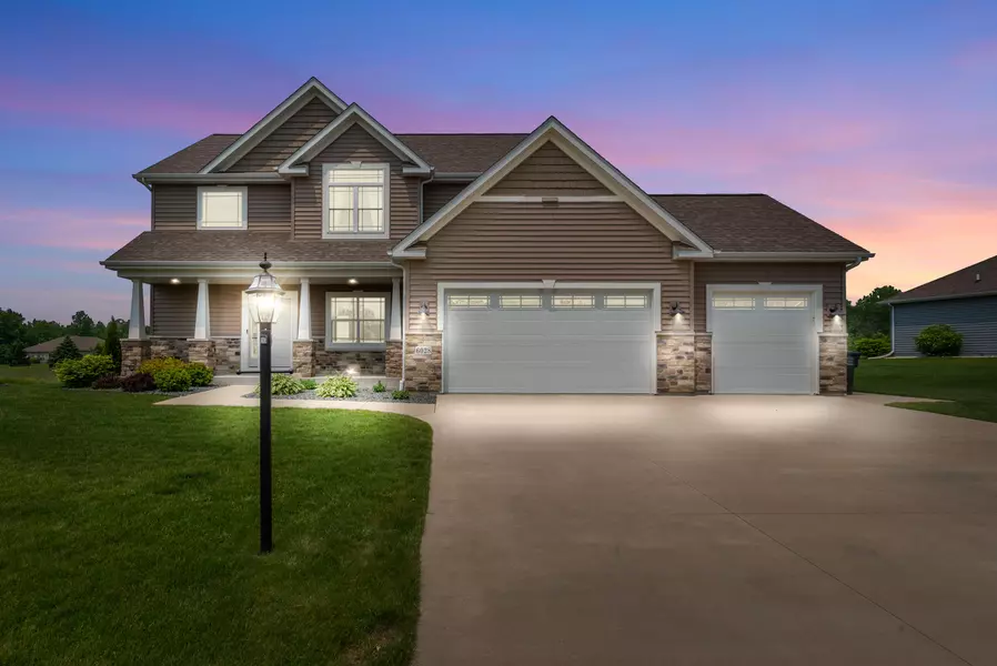 6028 Star Grass Ln, Caledonia, WI 53406
