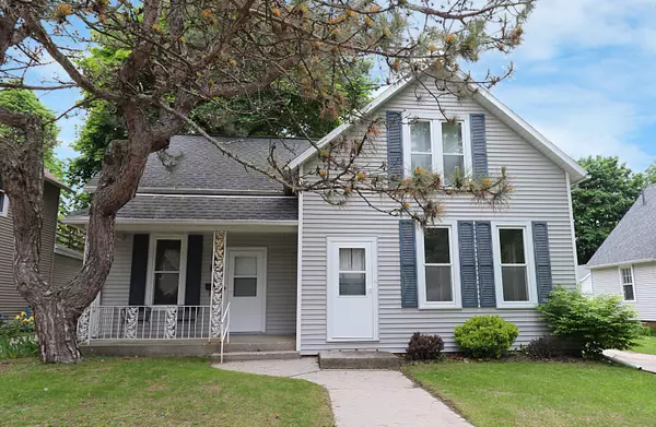 846 N 12th St, Manitowoc, WI 54220