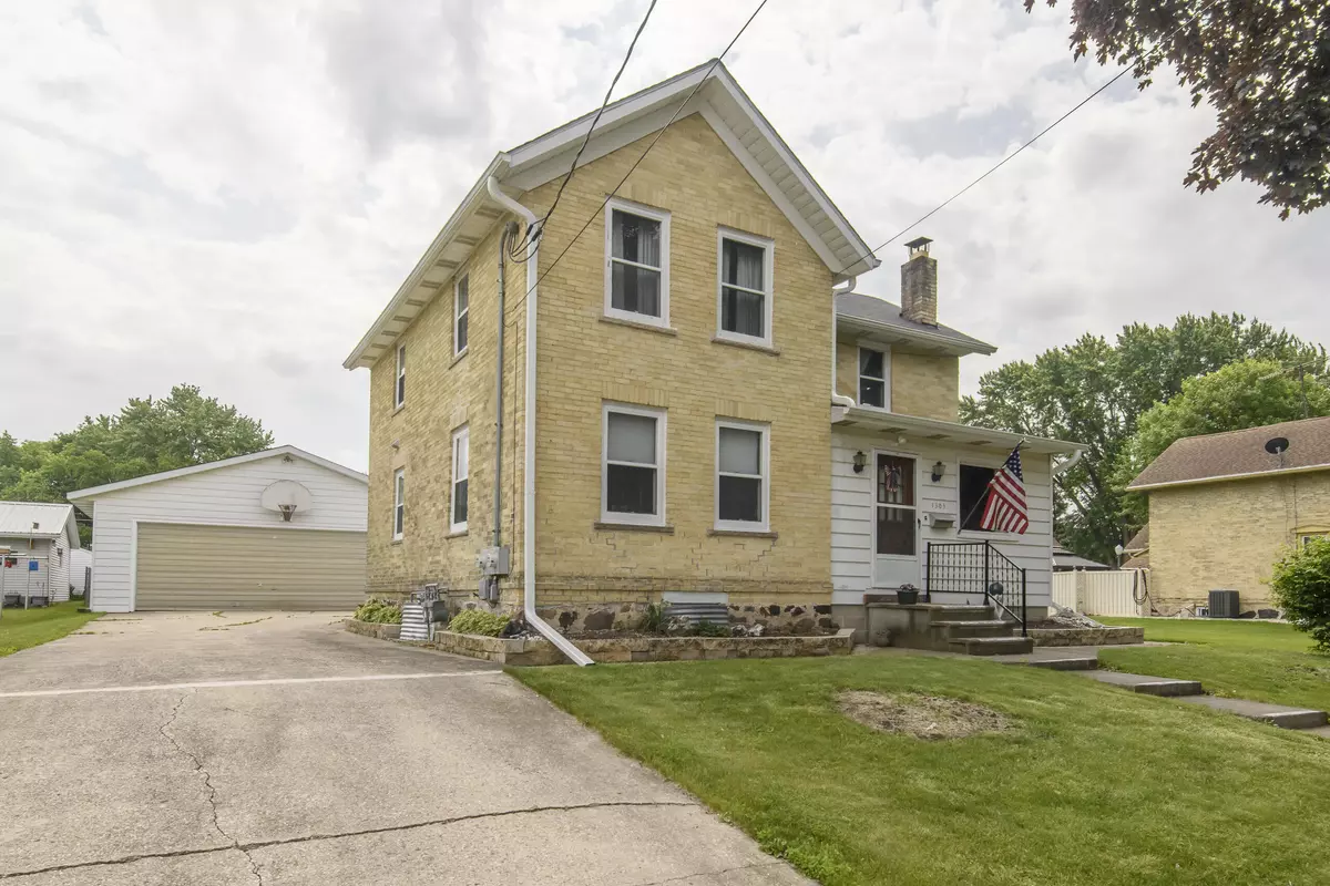 Watertown, WI 53094,1303 S 9th St