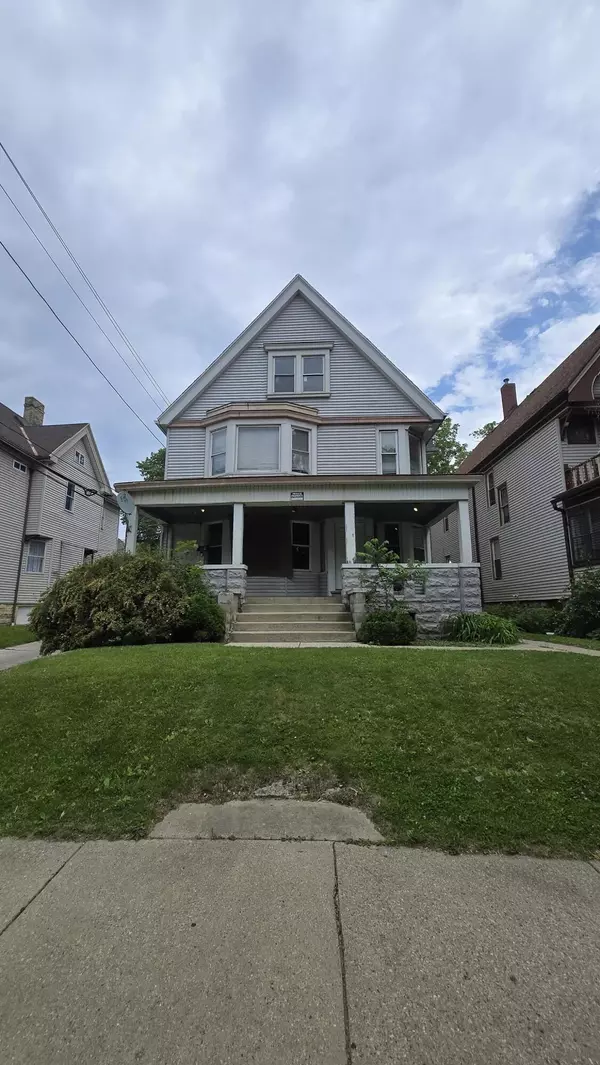 434 N 32nd St, Milwaukee, WI 53208