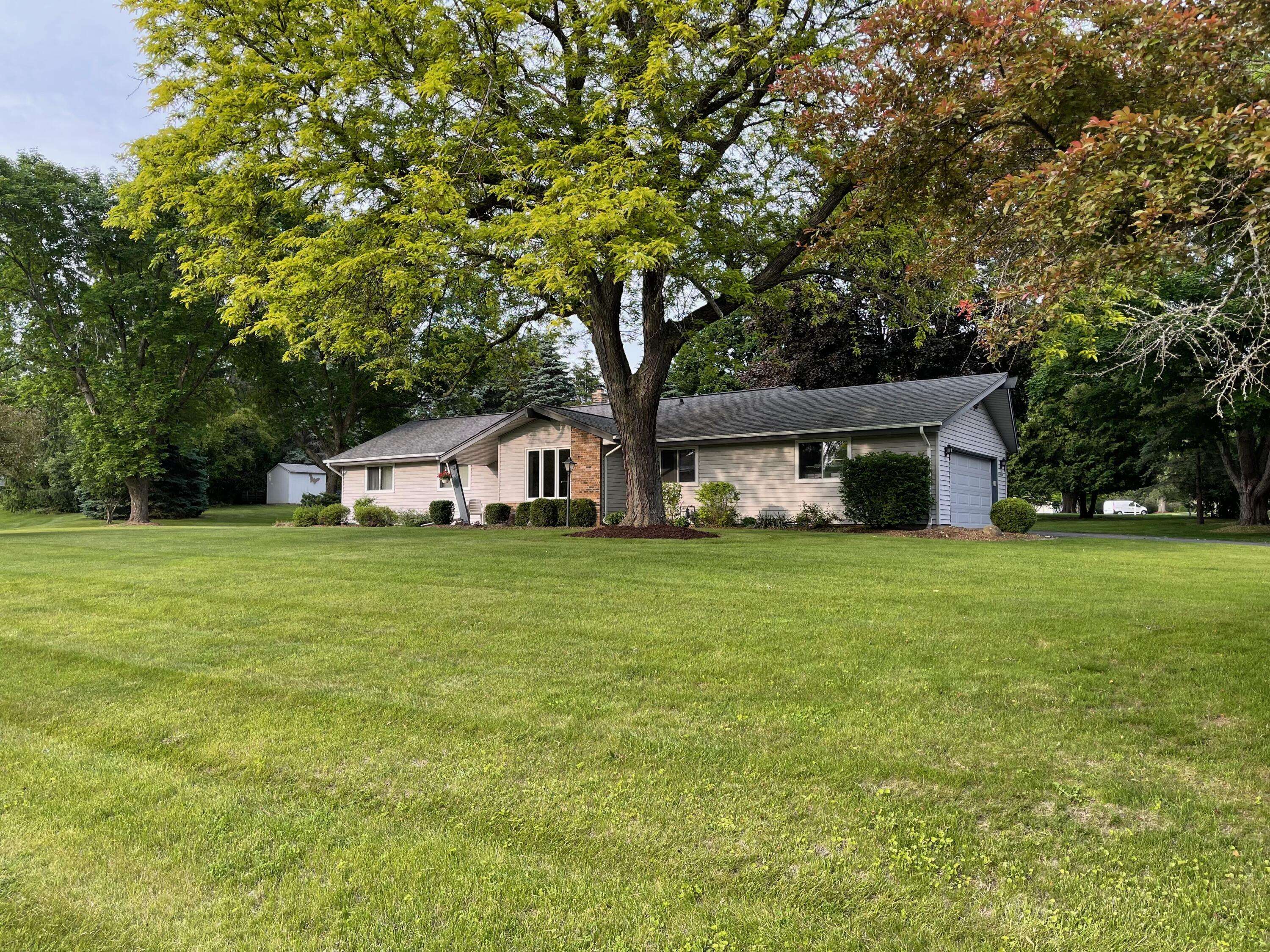 N54W33114 Linden Cir E, Merton, WI 53058