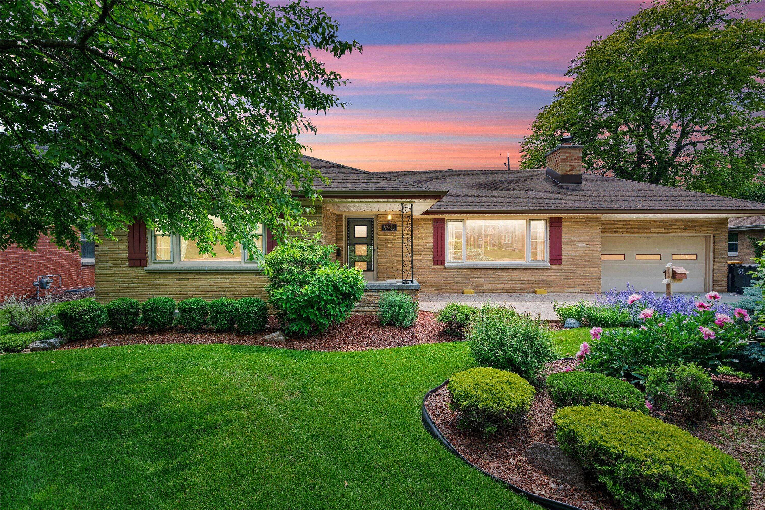 9911 W Argonne Dr, Wauwatosa, WI 53222