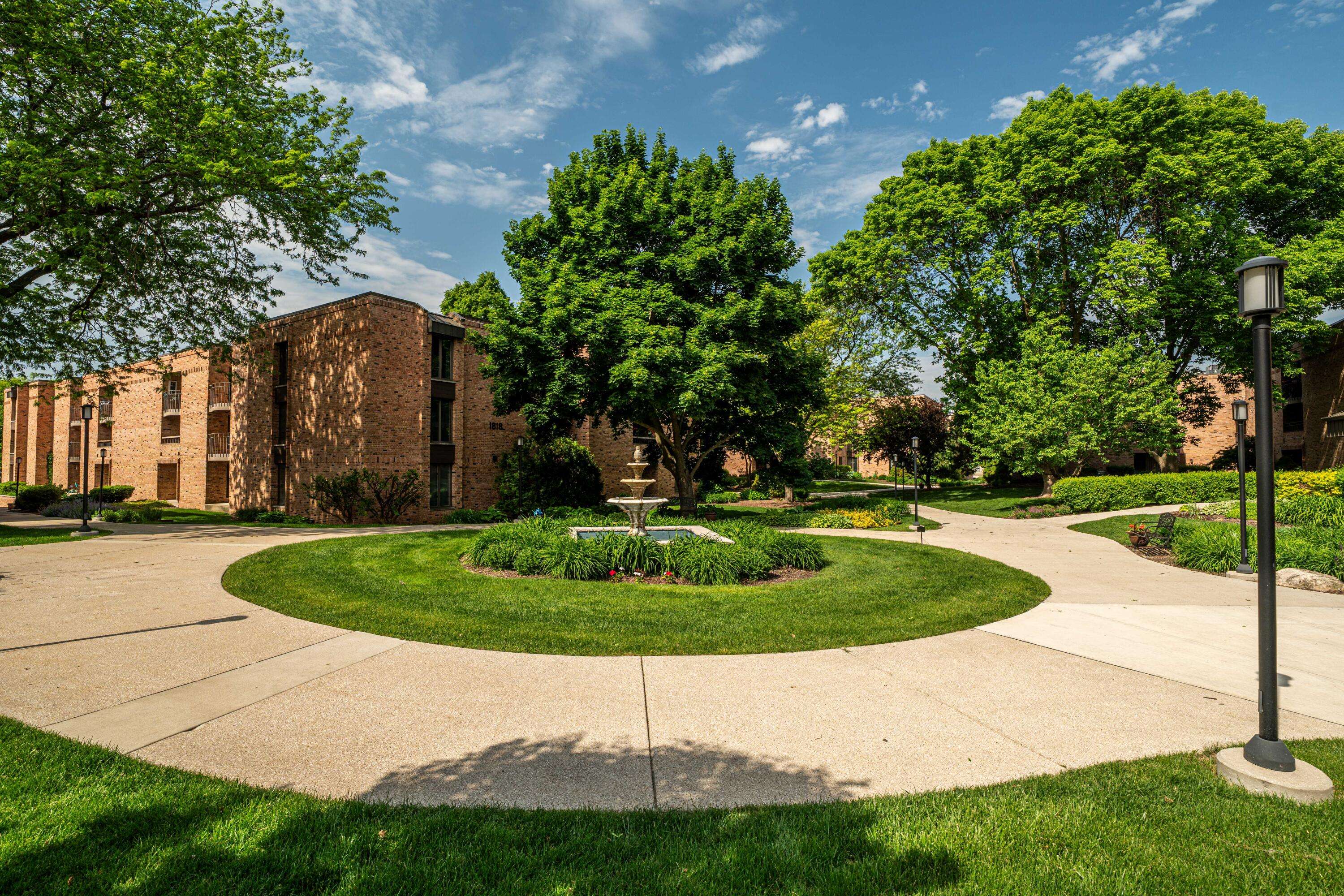1906 E Shorewood Blvd Unit 250, Shorewood, WI 53211