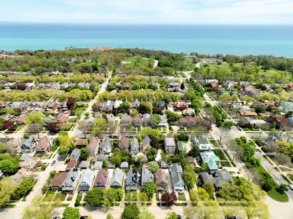 Milwaukee, WI 53211,2834 N Hackett Ave