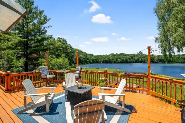 N8911 Swift Lake Dr, Troy, WI 53120