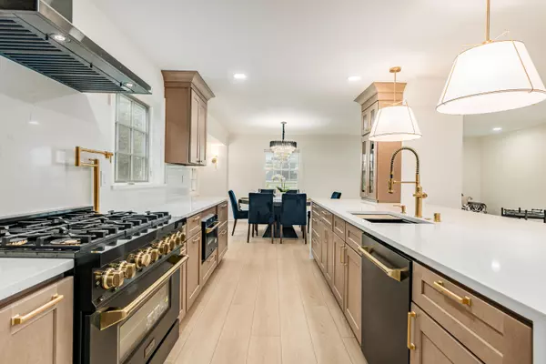 15370 Santa Maria Dr, Brookfield, WI 53005